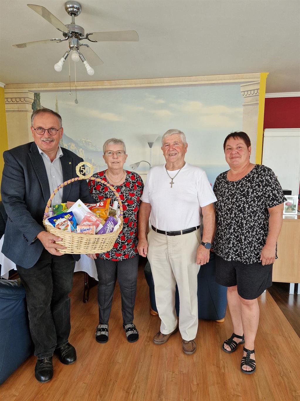 im Bild - v.l.n.r.: Richard Hogl, Elfriede Huber, Othmar Huber, Heike Bauer