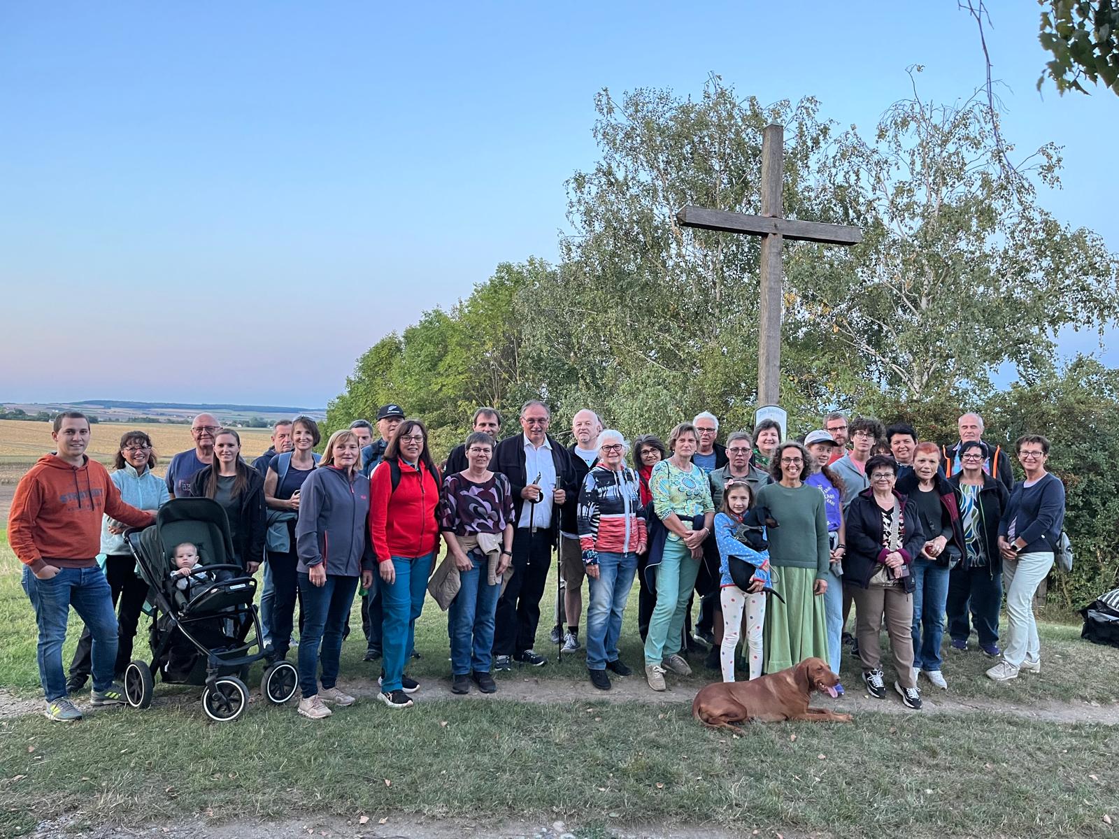 Auf dem Bild befindet sich die gesamte Wandergruppe der Vollmondwanderung