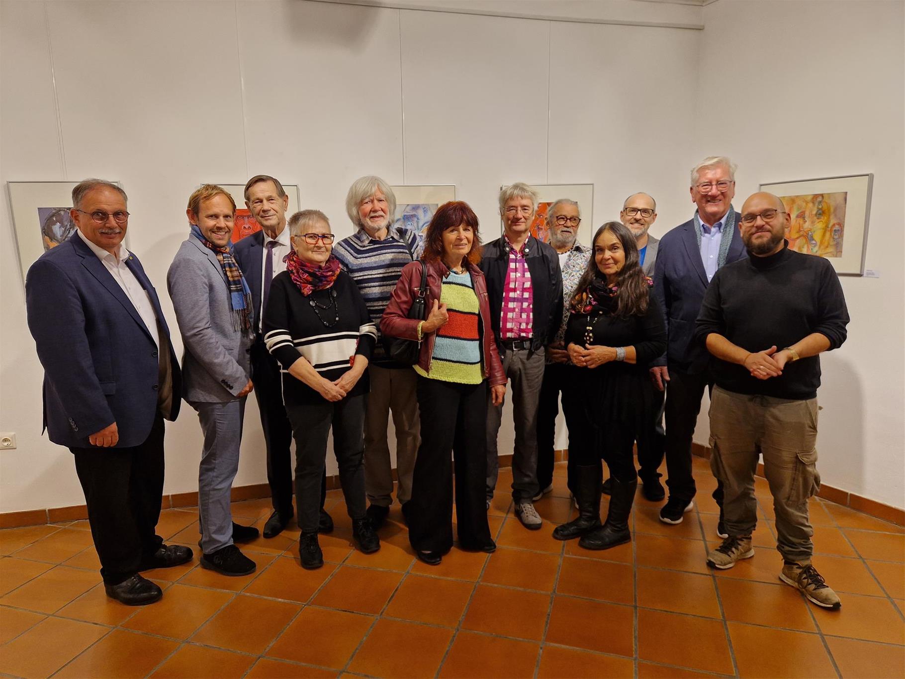 Im Bild - Ehrengäste mit Künstlerinnen und Künstlern